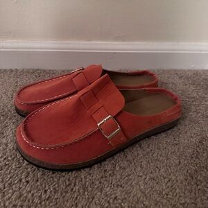 NWT Women’s Suede Clogs Sz 40